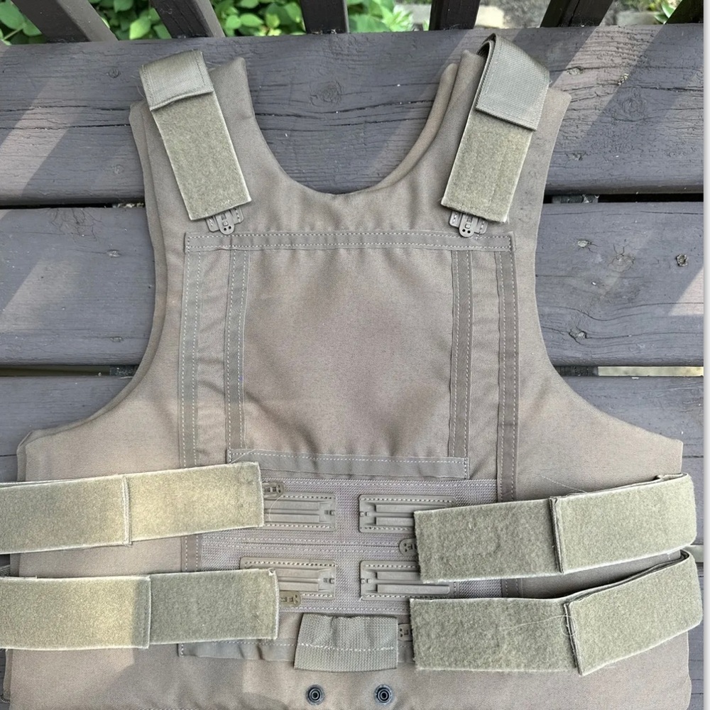 Body armor crewmen vest